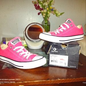 BNIB converse all star 2019 Chuck Taylor size 5 men's 7 woman's